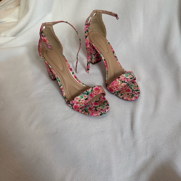 Kelly & Katie Hailee Sandal - Floral pink heel - Picture 10 of 11